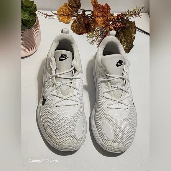 Nike White Athletic Sneakers - Picture 2 of 7